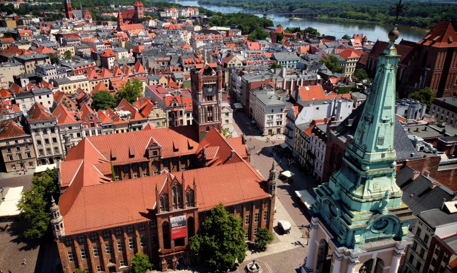 Ratusz Staromiejski w Toruniu z lotu ptaka