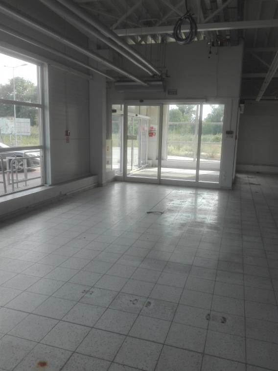 Budynek dawnego Tesco przy ul. Wapiennej 1 w Toruniu wewnątrz