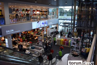 Wnętrze salonu Agata w Toruniu przy ulicy Olsztyńskiej w dniu otwarcia