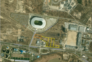 Grafika prezentująca mapę z wydzielonymi działkami przeznaczonymi do sprzedaży przez miasto na sprzedaż. Tereny te znajdują się w sąsiedztwie stadionu żużlowego Motoarena